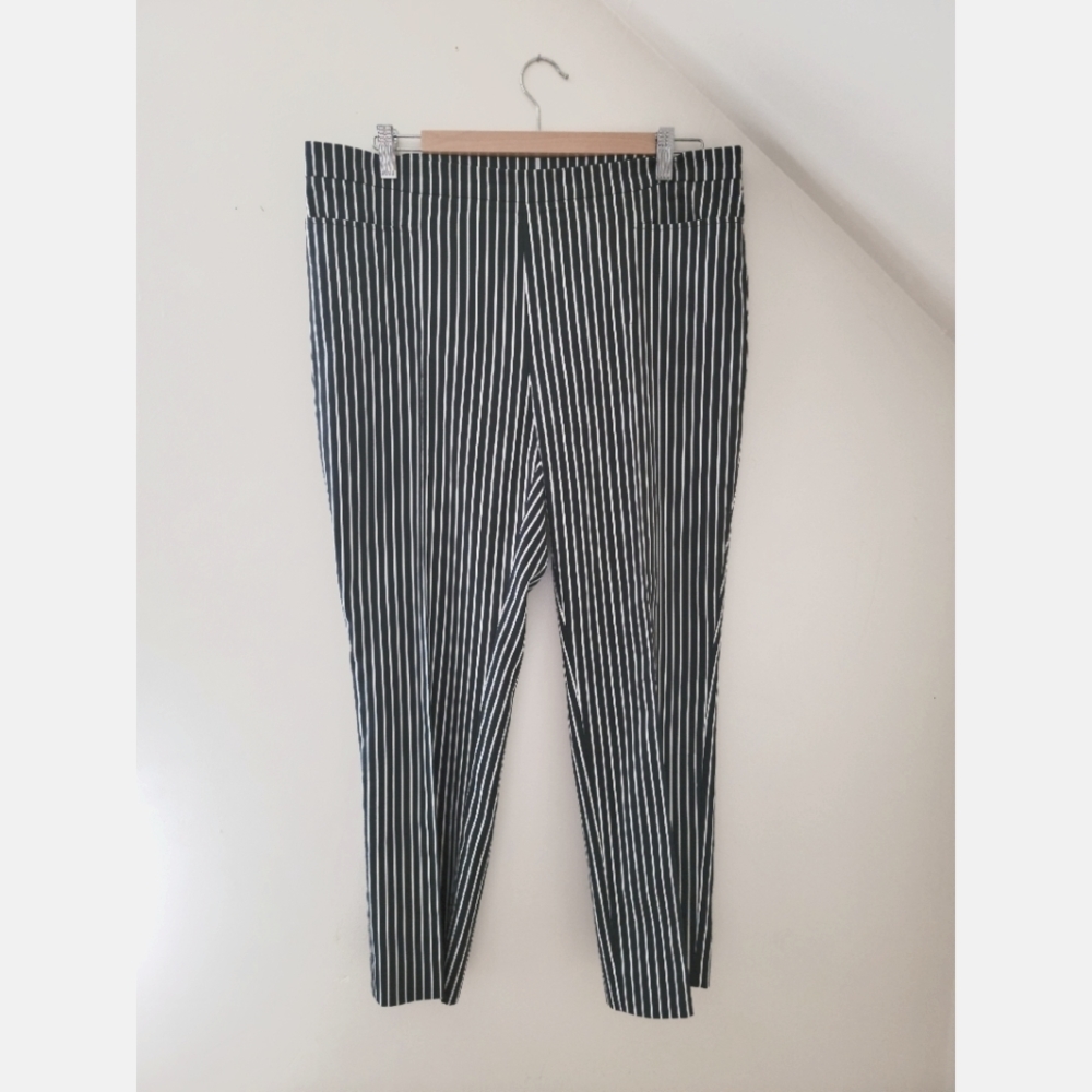 AKRIS Punto Striped Straight Leg Crop Pants